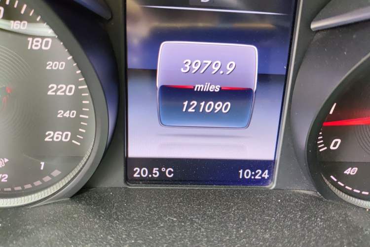 Used Mercedes-Benz C-Class 2016 C 200 L Sport Edition Odometer Close Up