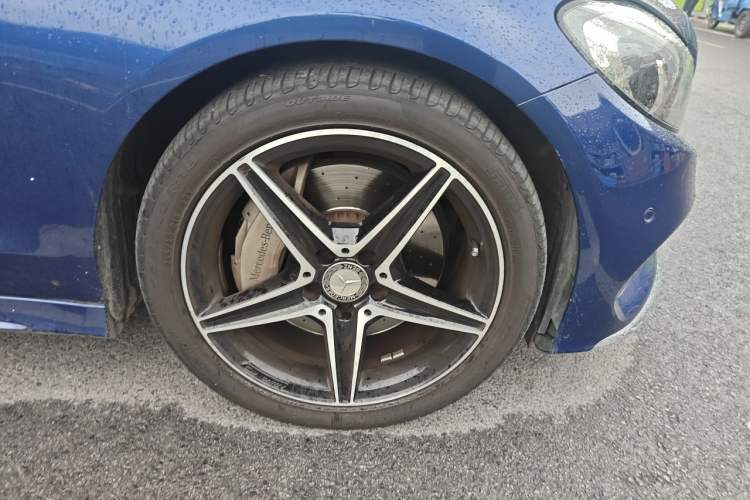 Used Mercedes-Benz C-Class 2016 C 200 Coupe Right Front Wheel Hub