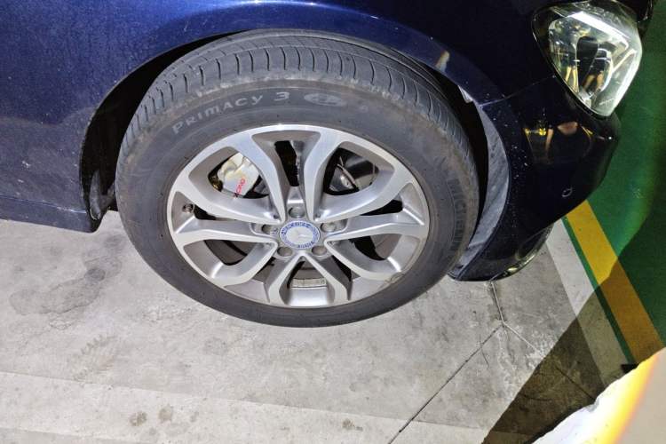 Used Mercedes-Benz C-Class 2016 C 180 L Sport Edition Right Front Wheel Hub