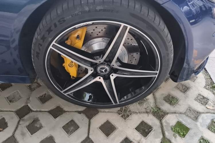 Used Mercedes-Benz C-Class 2016 C 200 Sport Edition Right Front Wheel Hub