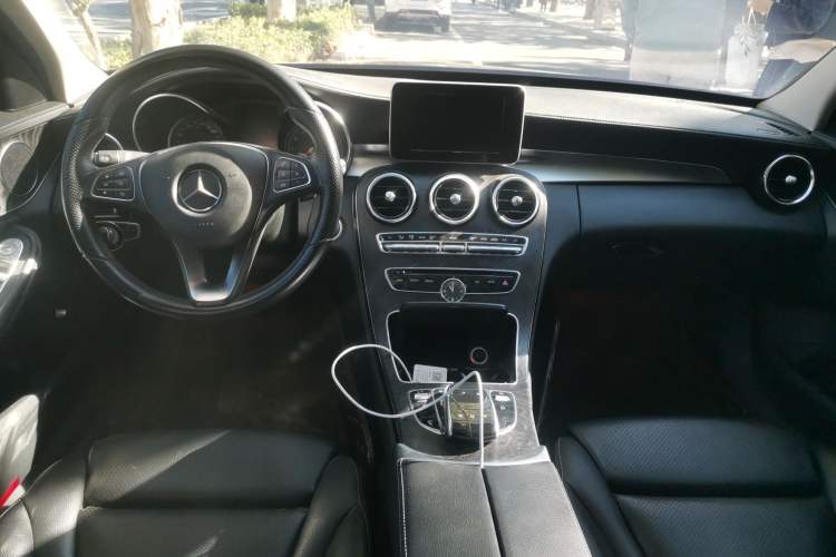 Used Mercedes-Benz C-Class 2016 C 200 L Sport Edition Center Console