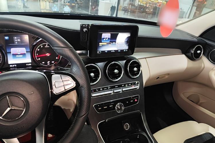 Used Mercedes-Benz C-Class 2016 C 200 L Sport Edition Center Console