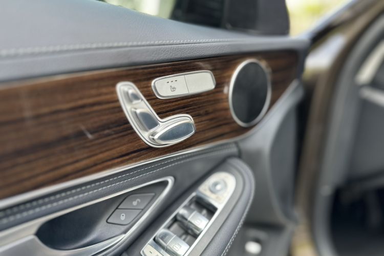 Used Mercedes-Benz C-Class 2016 C 200 L Interior 1
