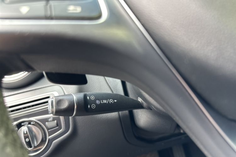 Used Mercedes-Benz C-Class 2016 C 200 L Interior 4