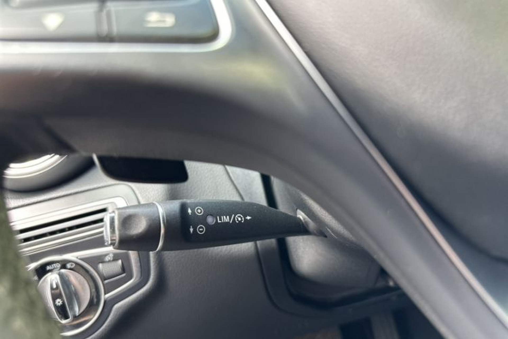 Used Mercedes-Benz C-Class 2016 C 200 L Interior 4