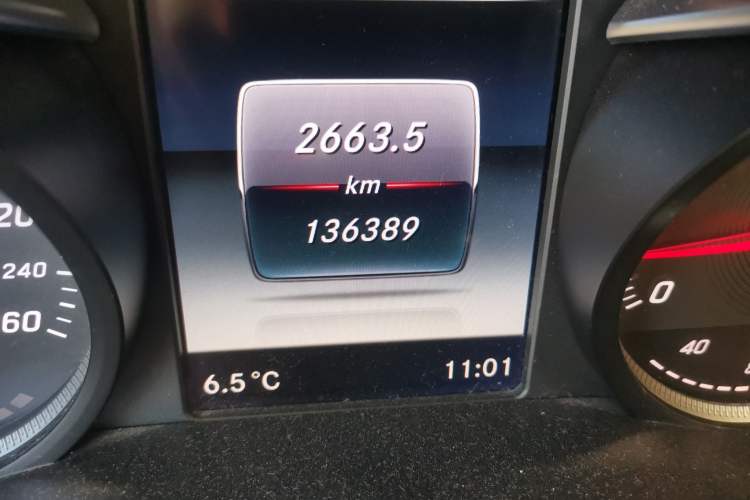 Used Mercedes-Benz C-Class 2016 C 200 L Sport Edition Odometer Close Up