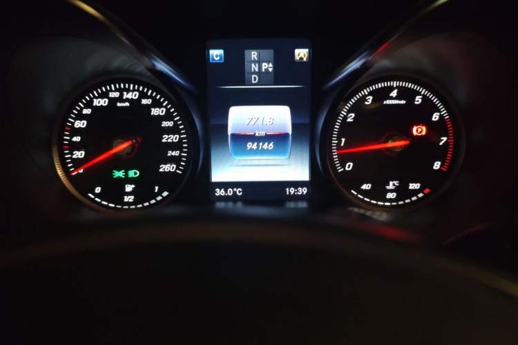 Used Mercedes-Benz C-Class 2016 C 200 L Sport Edition Odometer Close Up