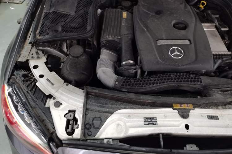 Used Mercedes-Benz C-Class 2016 C 200 L Sport Edition Engine Bay Right