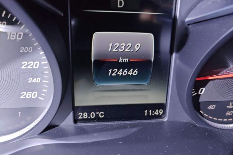 Used Mercedes-Benz C-Class 2016 C 200 L Sport Edition Odometer Close Up