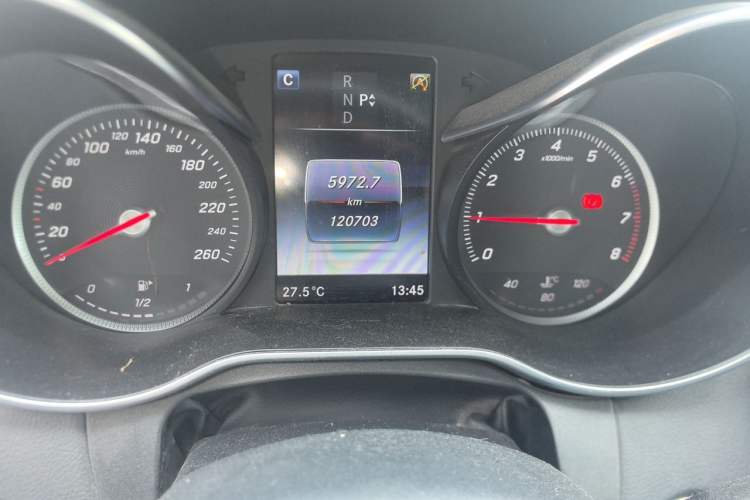 Used Mercedes-Benz C-Class 2016 C 180 L Sport Edition Odometer Close Up