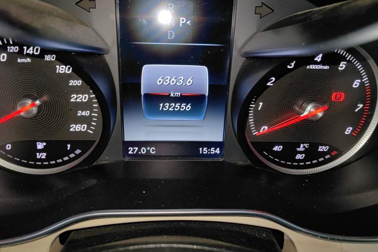 Used Mercedes-Benz C-Class 2016 C 200 L Sport Edition Odometer Close Up
