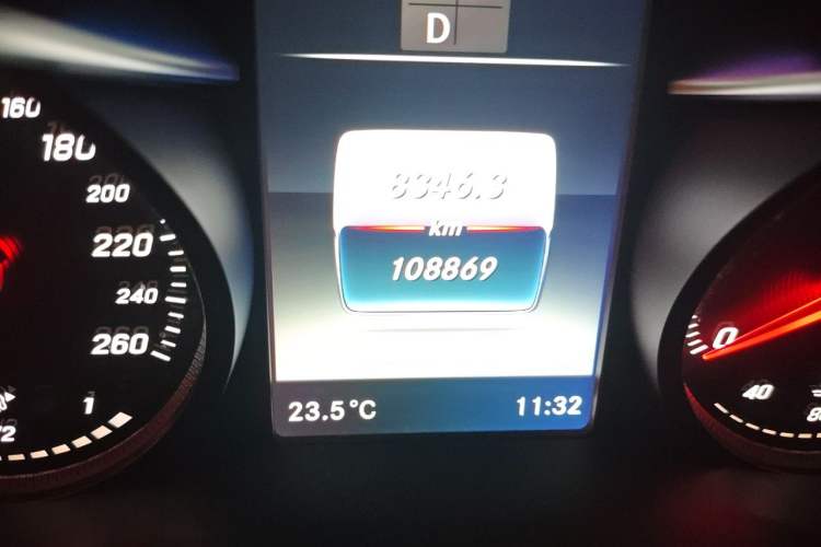 Used Mercedes-Benz C-Class 2016 C 200 L Sport Edition Odometer Close Up