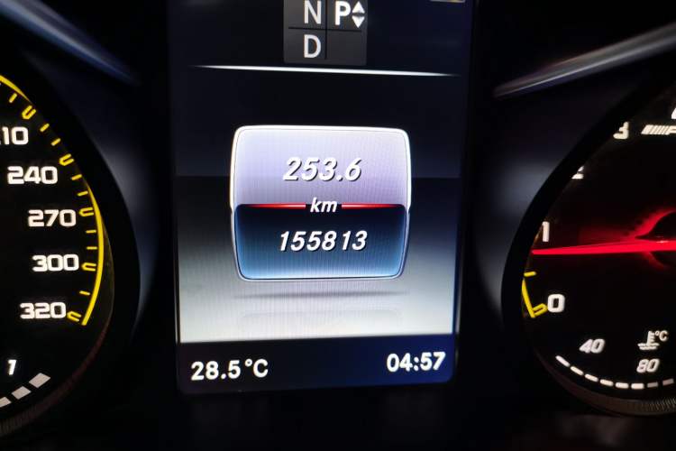 Used Mercedes-Benz C-Class 2016 C 200 L Sport Edition Odometer Close Up