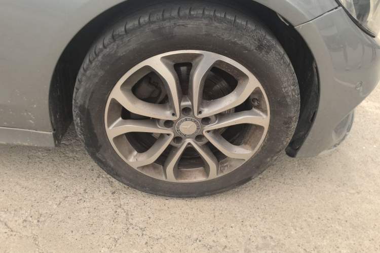 Used Mercedes-Benz C-Class 2016 C 180 L Sport Edition Right Front Wheel Hub