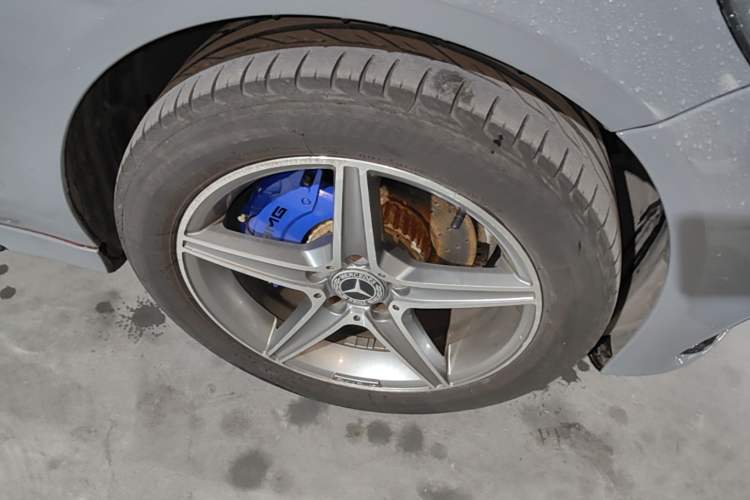 Used Mercedes-Benz C-Class 2016 C 200 L Sport Edition Right Front Wheel Hub
