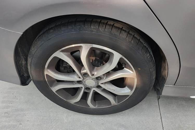 Used Mercedes-Benz C-Class 2016 C 180 L Sport Edition Right Rear Wheel Hub