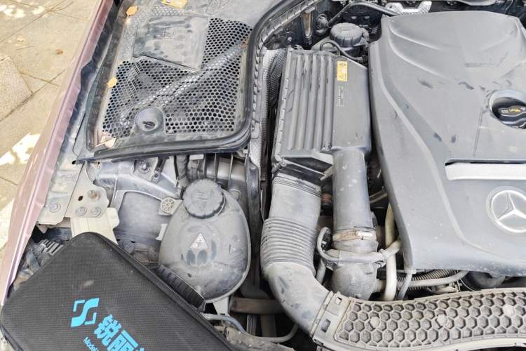 Used Mercedes-Benz C-Class 2016 C 200 L Sport Edition Engine Bay Right