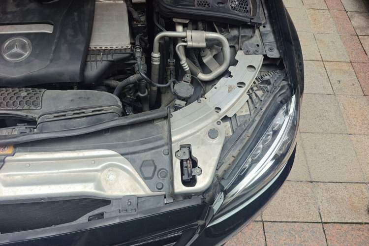 Used Mercedes-Benz C-Class 2016 C 200 L Engine Bay Left