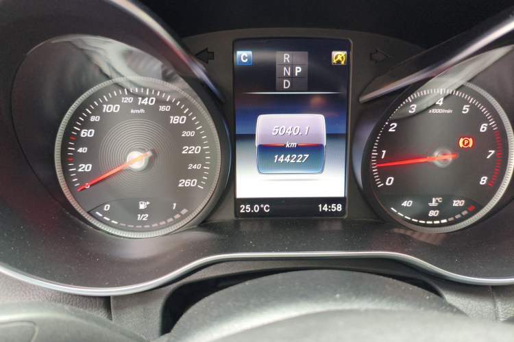 Used Mercedes-Benz C-Class 2016 C 180 L Sport Edition Odometer Close Up