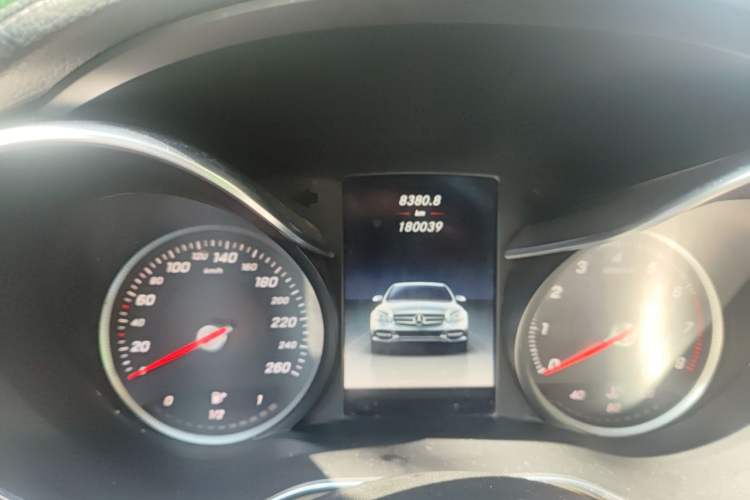 Used Mercedes-Benz C-Class 2016 C 180 L Sport Edition Odometer Close Up
