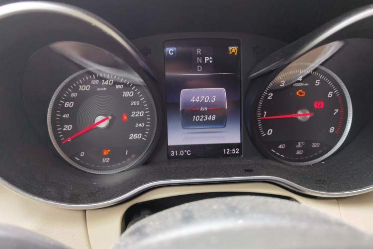 Used Mercedes-Benz C-Class 2016 C 180 L Sport Edition Odometer Close Up