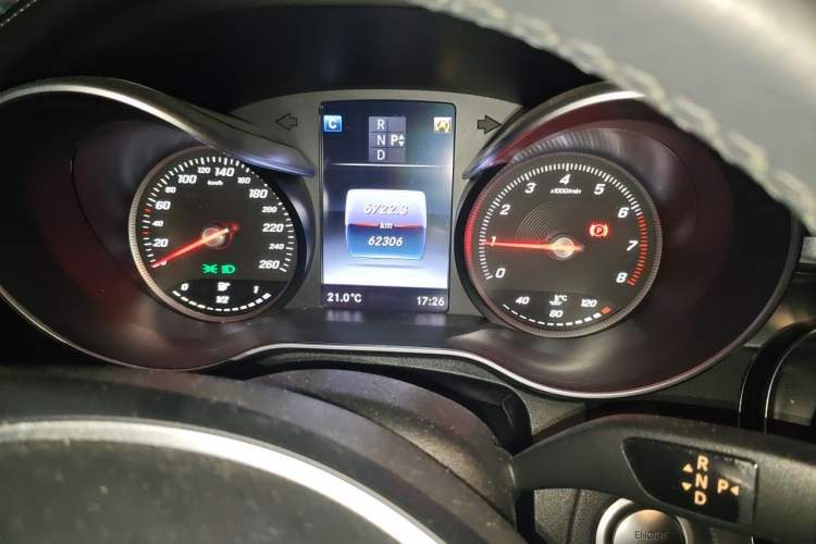 Used Mercedes-Benz C-Class 2016 C 180 L Sport Edition Odometer Close Up
