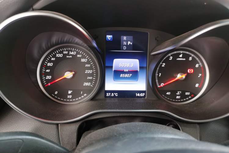 Used Mercedes-Benz C-Class 2016 C 200 L Sport Edition Odometer Close Up