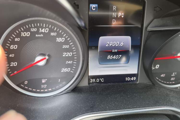 Used Mercedes-Benz C-Class 2016 C 200 L Sport Edition Odometer Close Up