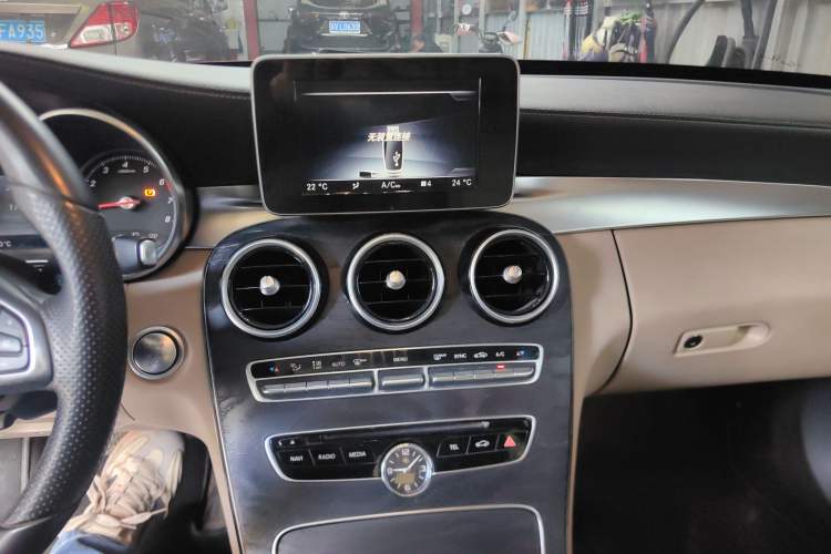 Used Mercedes-Benz C-Class 2016 C 200 L Sport Edition Audio And AC Panel