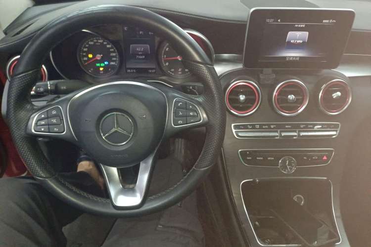 Used Mercedes-Benz C-Class 2016 C 200 L Sport Edition Center Console