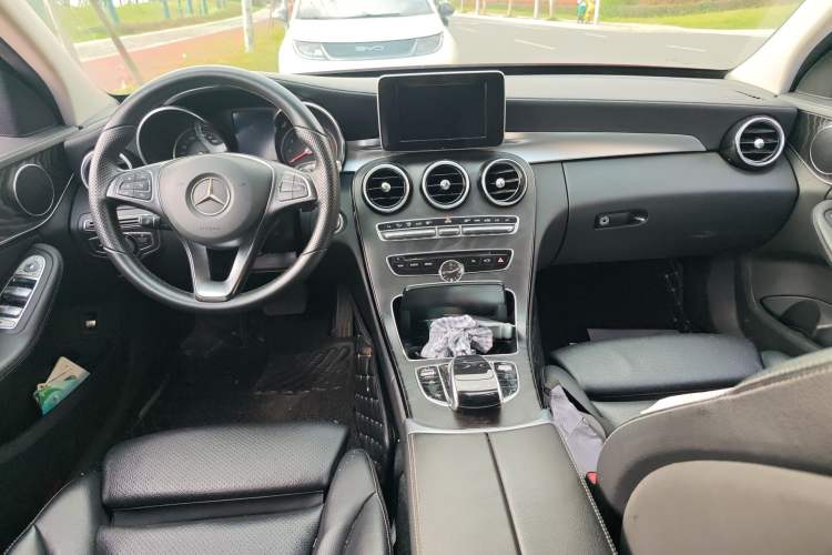 Used Mercedes-Benz C-Class 2016 C 180 L Sport Edition Center Console