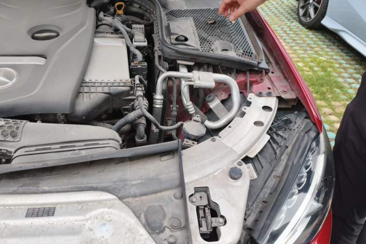 Used Mercedes-Benz C-Class 2016 C 200 L Sport Edition Engine Bay Left