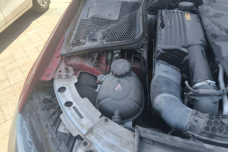 Used Mercedes-Benz C-Class 2016 C 200 L Sport Edition Engine Bay Right