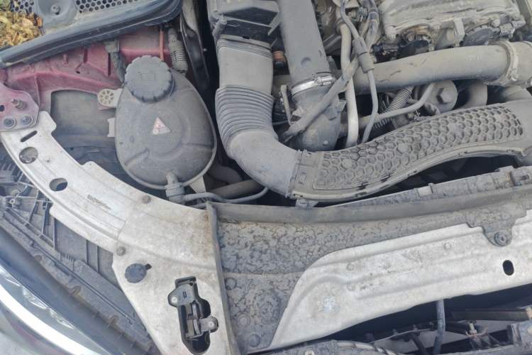 Used Mercedes-Benz C-Class 2016 C 200 L Sport Edition Engine Bay Right