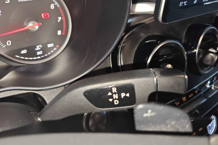 Used Mercedes-Benz C-Class 2016 C 200 L Sport Edition Gear Lever