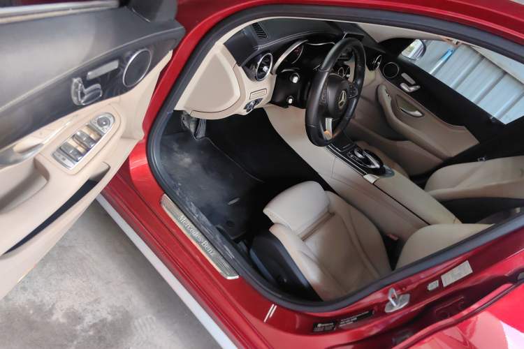 Used Mercedes-Benz C-Class 2016 C 200 L Sport Edition Interior 3