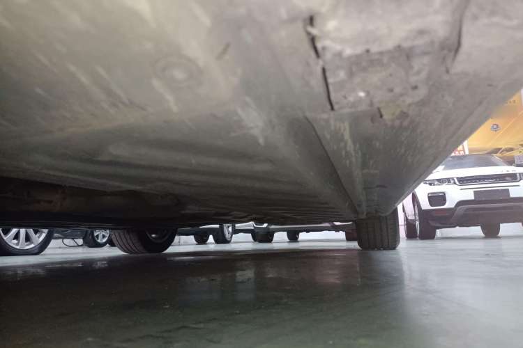 Used Mercedes-Benz C-Class 2016 C 200 L Sport Edition Left Side Sill
