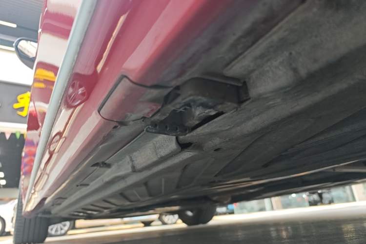Used Mercedes-Benz C-Class 2016 C 180 L Sport Edition Left Side Sill