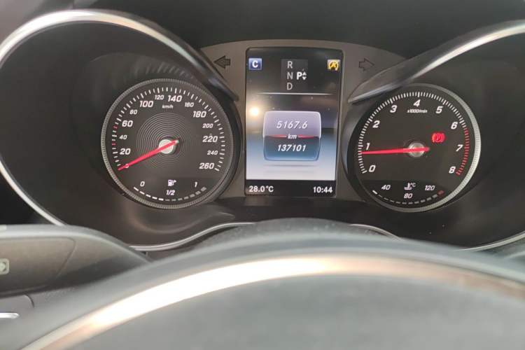 Used Mercedes-Benz C-Class 2016 C 180 L Sport Edition Odometer Close Up