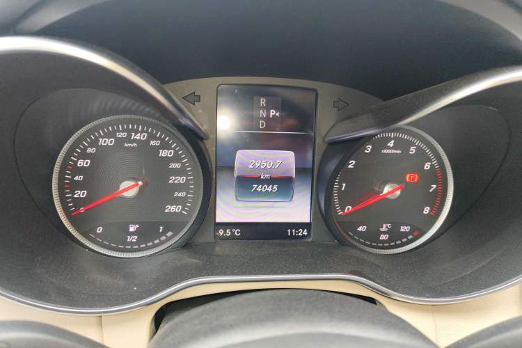 Used Mercedes-Benz C-Class 2016 C 200 L Sport Edition Odometer Close Up