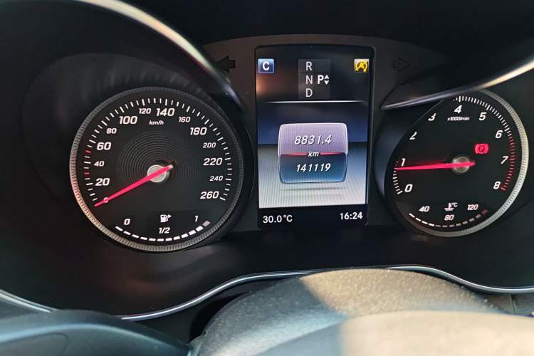 Used Mercedes-Benz C-Class 2016 C 200 L Sport Edition Odometer Close Up