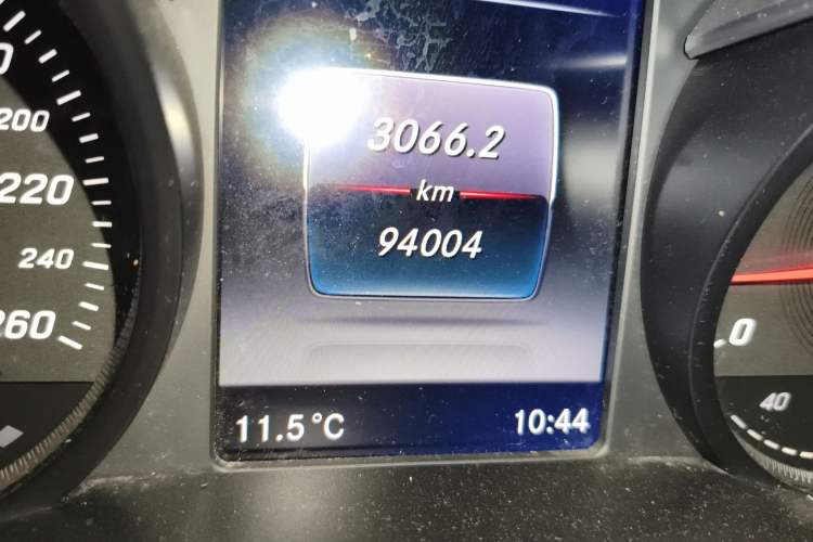 Used Mercedes-Benz C-Class 2016 C 200 L Sport Edition Odometer Close Up