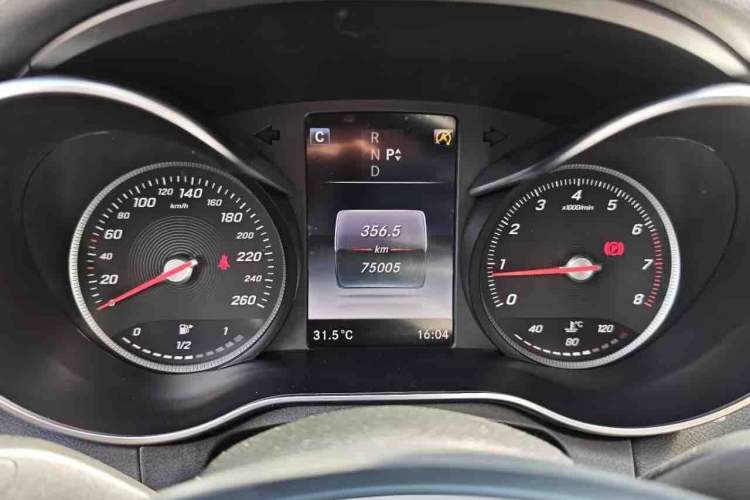 Used Mercedes-Benz C-Class 2016 C 180 L Sport Edition Odometer Close Up