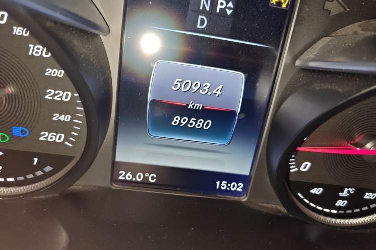 Used Mercedes-Benz C-Class 2016 C 200 L Sport Edition Odometer Close Up