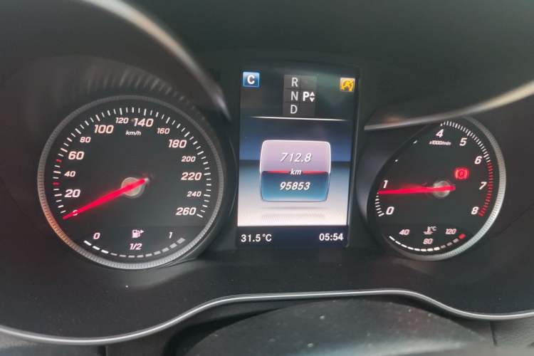Used Mercedes-Benz C-Class 2016 C 200 L Sport Edition Odometer Close Up