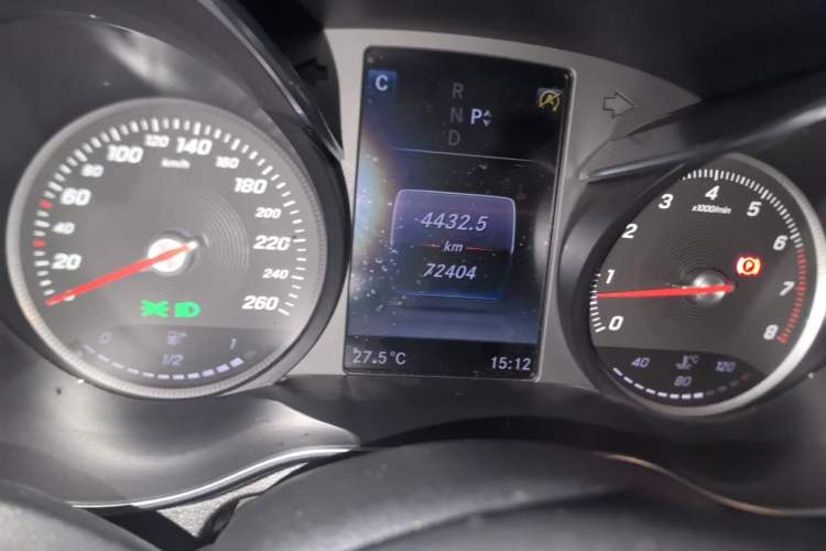 Used Mercedes-Benz C-Class 2016 C 180 L Sport Edition Odometer Close Up