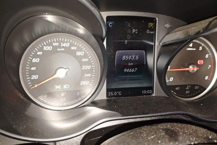 Used Mercedes-Benz C-Class 2016 C 200 L Sport Edition Odometer Close Up