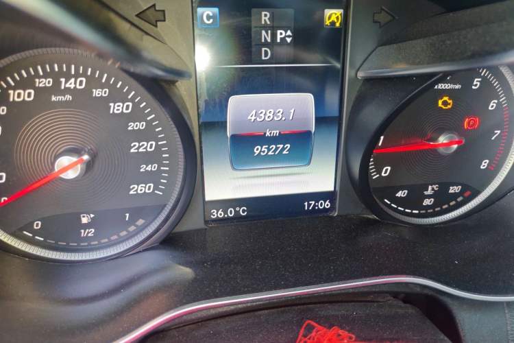 Used Mercedes-Benz C-Class 2016 C 200 L Sport Edition Odometer Close Up