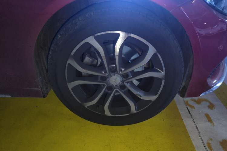 Used Mercedes-Benz C-Class 2016 C 180 L Sport Edition Right Front Wheel Hub