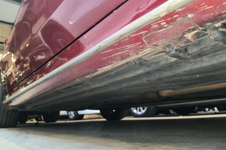 Used Mercedes-Benz C-Class 2016 C 180 L Sport Edition Right Side Sill